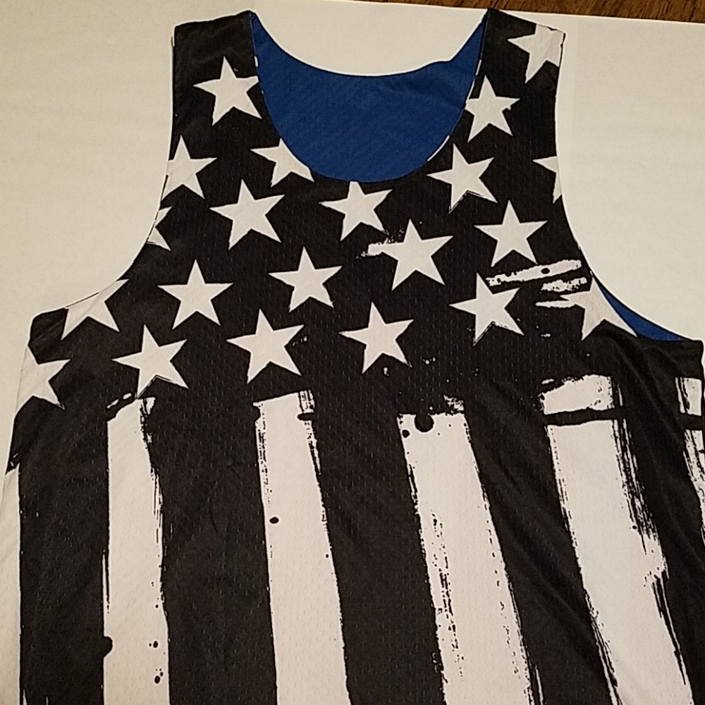 Men's reversible sleeveless tank
